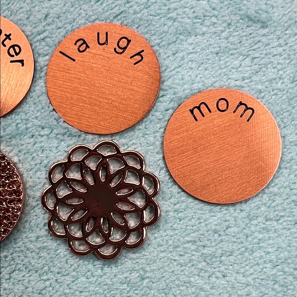 Floating Locket Charm Coin - Picture 4 of 7